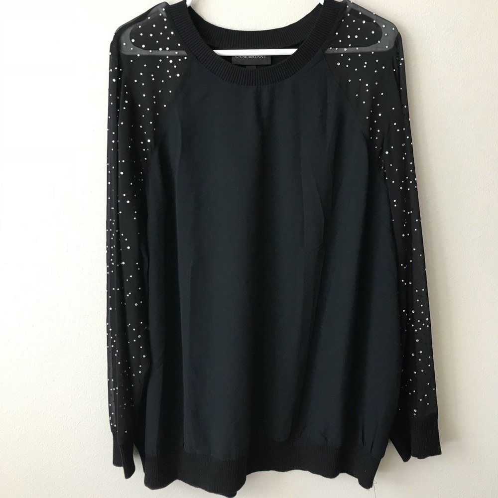 Amazing pullover with detailed sleeves